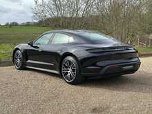 Porsche Taycan Performance 