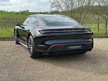 Porsche Taycan Performance 