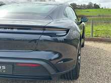 Porsche Taycan Performance 