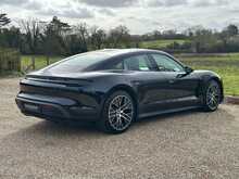 Porsche Taycan Performance 