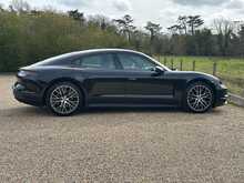 Porsche Taycan Performance 