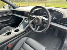 Porsche Taycan Performance 