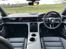 Porsche Taycan Performance 