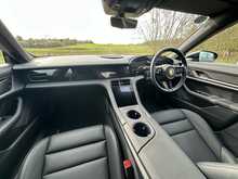 Porsche Taycan Performance 