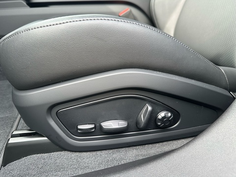 Performance 0.0 4dr Saloon Automatic Electric