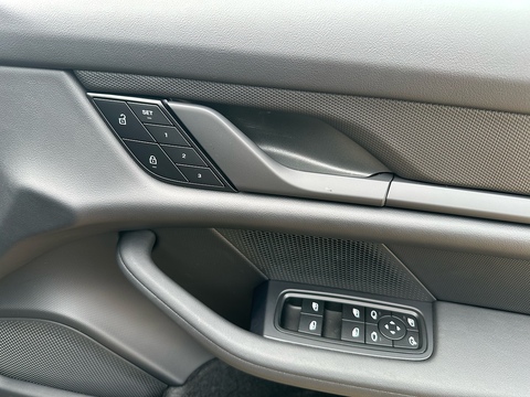 Performance 0.0 4dr Saloon Automatic Electric