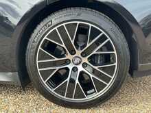 Porsche Taycan Performance 