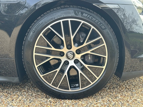 Performance 0.0 4dr Saloon Automatic Electric