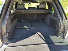 Land Rover Range Rover D300 MHEV Westminster Black 
