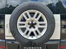 Land Rover Defender 110 Hard Top D250 S 