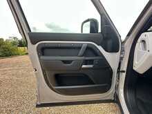 Land Rover Defender 110 Hard Top D250 S 
