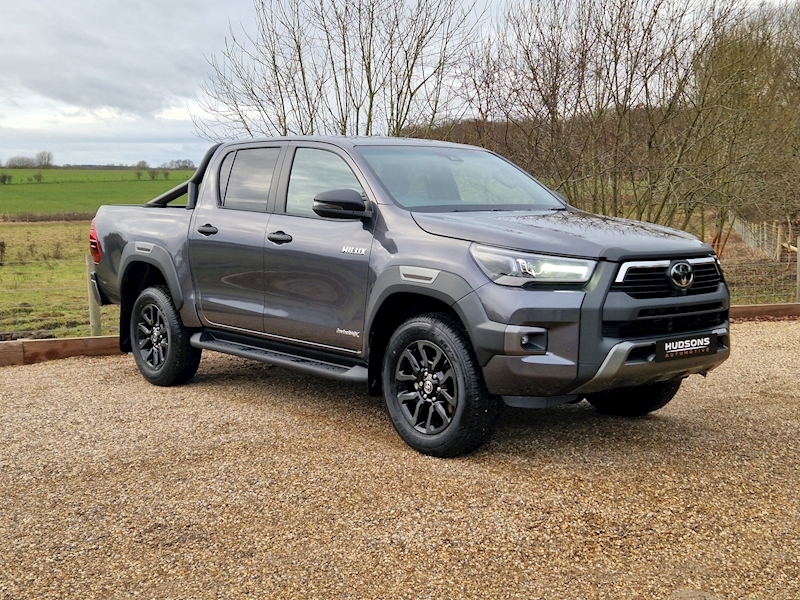 Toyota 2.8 D-4D Invincible X Double Cab Pickup 4dr Diesel Auto 4WD Euro 6 (s/s) (204 ps)