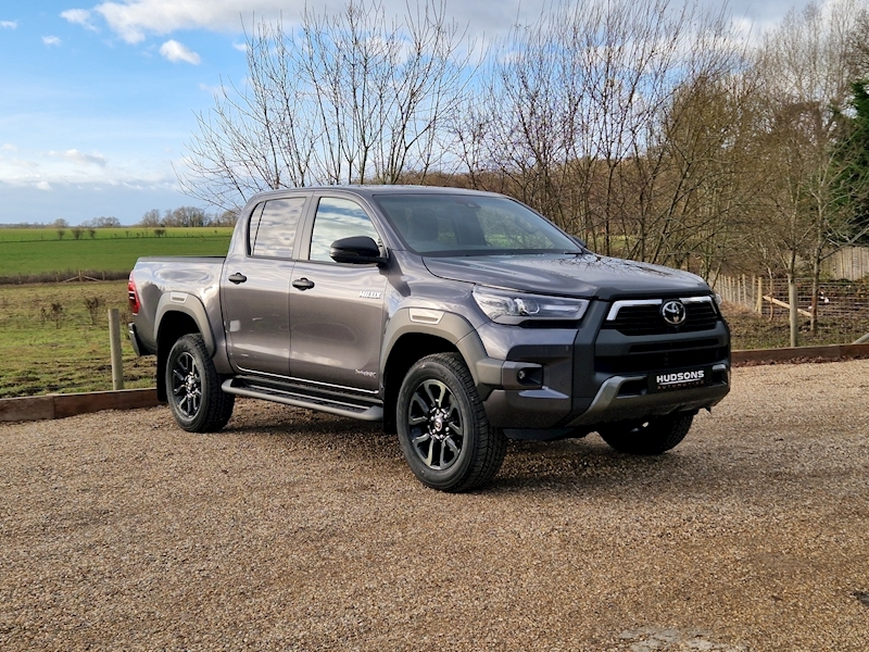 Toyota 2.8 D-4D Invincible X Double Cab Pickup 4dr Diesel Auto 4WD Euro 6 (s/s) (204 ps)