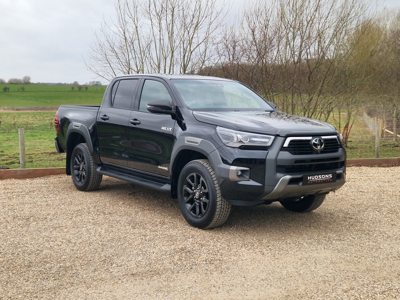 Toyota 2.8 D-4D Invincible X Double Cab Pickup 4dr Diesel Auto 4WD Euro 6 (s/s) (204 ps)