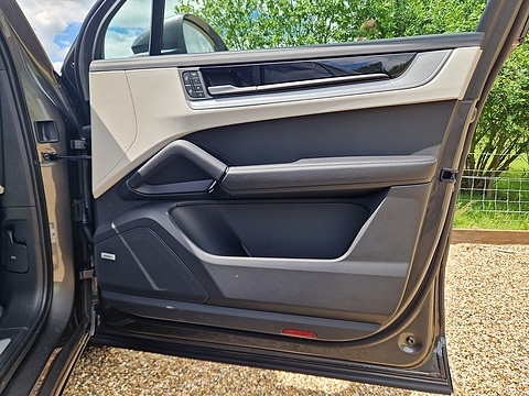 3.0 V6 E-Hybrid 25.9kWh TiptronicS 4WD Euro 6 (s/s) 5dr