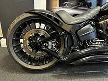 Harley-Davidson Softail FXSB Breakout 1690 17 