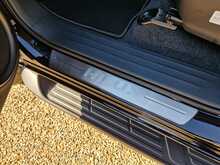 Toyota Hilux 2.4 D-4D Invincible Auto 4WD Euro 6 (s/s) 4dr 