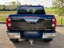 Toyota Hilux 2.4 D-4D Invincible Auto 4WD Euro 6 (s/s) 4dr 