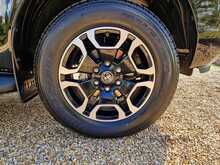 Toyota Hilux 2.4 D-4D Invincible Auto 4WD Euro 6 (s/s) 4dr 