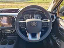 Toyota Hilux 2.4 D-4D Invincible Auto 4WD Euro 6 (s/s) 4dr 