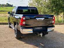 Toyota Hilux 2.4 D-4D Invincible Auto 4WD Euro 6 (s/s) 4dr 