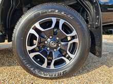 Toyota Hilux 2.4 D-4D Invincible Auto 4WD Euro 6 (s/s) 4dr 