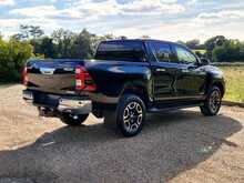 Toyota Hilux 2.4 D-4D Invincible Auto 4WD Euro 6 (s/s) 4dr 