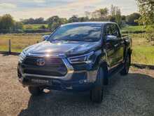 Toyota Hilux 2.4 D-4D Invincible Auto 4WD Euro 6 (s/s) 4dr 