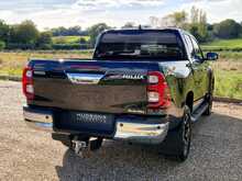Toyota Hilux 2.4 D-4D Invincible Auto 4WD Euro 6 (s/s) 4dr 