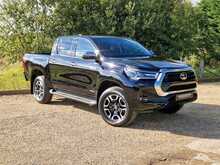 Toyota Hilux 2.4 D-4D Invincible Auto 4WD Euro 6 (s/s) 4dr 