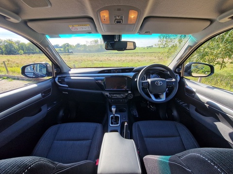 2.4 D-4D Invincible Auto 4WD Euro 6 (s/s) 4dr