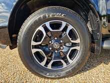 Toyota Hilux 2.4 D-4D Invincible Auto 4WD Euro 6 (s/s) 4dr 