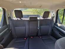 Toyota Hilux 2.4 D-4D Invincible Auto 4WD Euro 6 (s/s) 4dr 