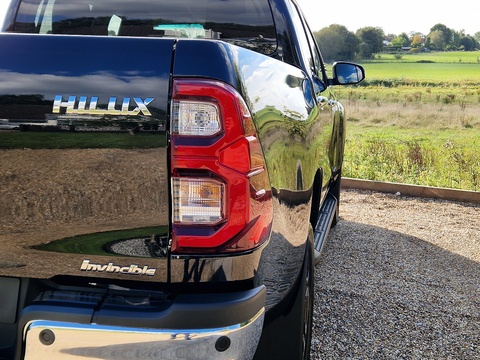 2.4 D-4D Invincible Auto 4WD Euro 6 (s/s) 4dr