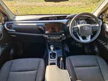 Toyota Hilux 2.4 D-4D Invincible Auto 4WD Euro 6 (s/s) 4dr 