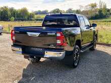 Toyota Hilux 2.4 D-4D Invincible Auto 4WD Euro 6 (s/s) 4dr 