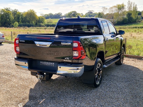 2.4 D-4D Invincible Auto 4WD Euro 6 (s/s) 4dr