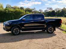 Toyota Hilux 2.4 D-4D Invincible Auto 4WD Euro 6 (s/s) 4dr 