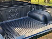 Toyota Hilux 2.4 D-4D Invincible Auto 4WD Euro 6 (s/s) 4dr 