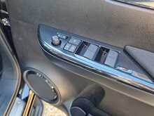 Toyota Hilux 2.4 D-4D Invincible Auto 4WD Euro 6 (s/s) 4dr 