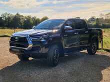 Toyota Hilux 2.4 D-4D Invincible Auto 4WD Euro 6 (s/s) 4dr 