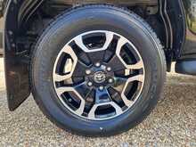 Toyota Hilux 2.4 D-4D Invincible Auto 4WD Euro 6 (s/s) 4dr 