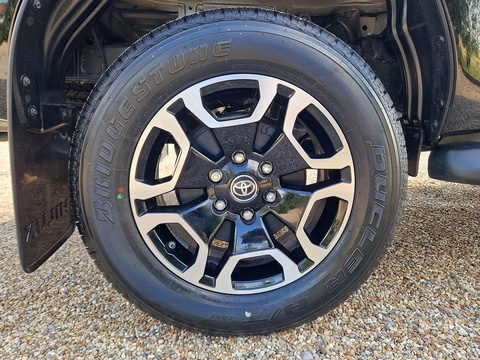 2.4 D-4D Invincible Auto 4WD Euro 6 (s/s) 4dr