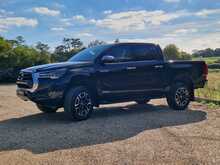 Toyota Hilux 2.4 D-4D Invincible Auto 4WD Euro 6 (s/s) 4dr 