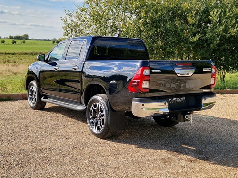 2.4 D-4D Invincible Auto 4WD Euro 6 (s/s) 4dr