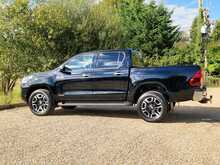 Toyota Hilux 2.4 D-4D Invincible Auto 4WD Euro 6 (s/s) 4dr 