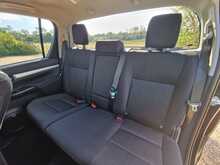 Toyota Hilux 2.4 D-4D Invincible Auto 4WD Euro 6 (s/s) 4dr 