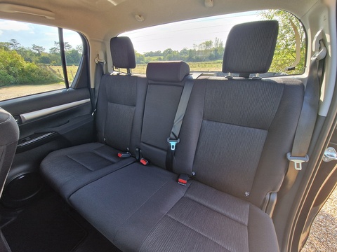 2.4 D-4D Invincible Auto 4WD Euro 6 (s/s) 4dr