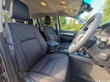 Toyota Hilux 2.4 D-4D Invincible Auto 4WD Euro 6 (s/s) 4dr 