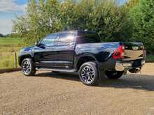 Toyota Hilux 2.4 D-4D Invincible Auto 4WD Euro 6 (s/s) 4dr 